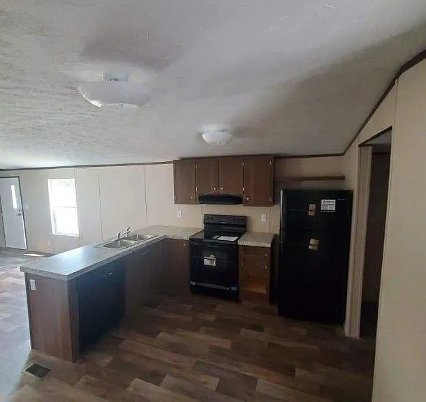 70 Haney Aly — Photo 2