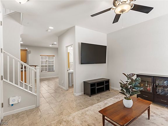 3rd image of 922 Sable Chase Pl