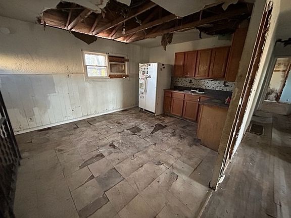 3rd image of 22415 Strassburg Ave