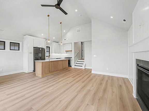 4th image of 1135 West Ave #B