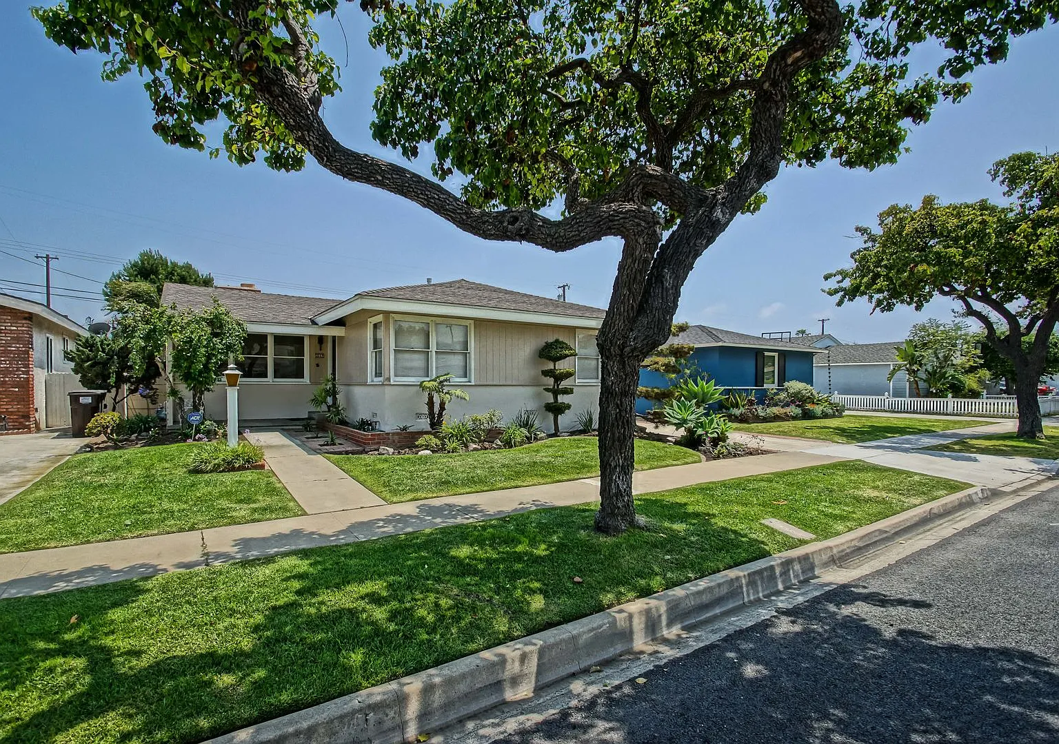 Charming, Bright & Spacious Hollyglen 3br2ba + Den W/ Spacious Front & Rear Yards, Large Driveway... — Photo 1