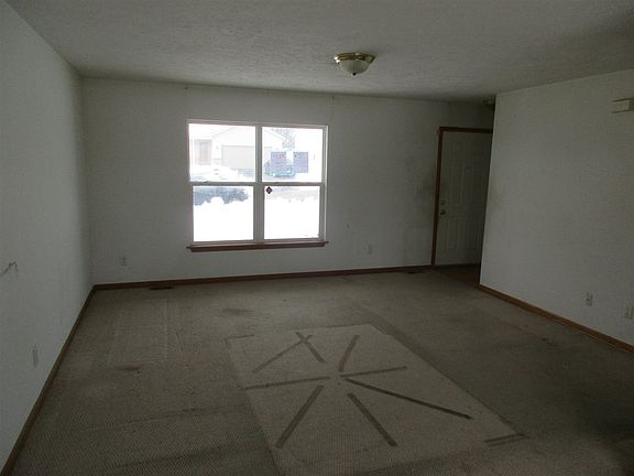 3rd image of 326 Waveland Ave