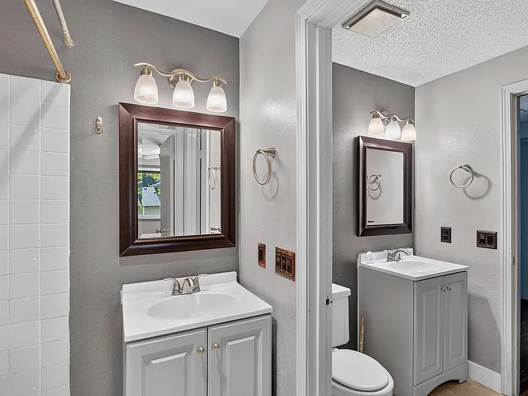 5751 SW 204th Pl — Photo 17