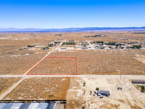 Holiday Ave, Rosamond, CA 93560