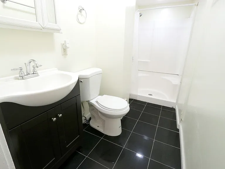 2319 E Genesee St — Photo 4