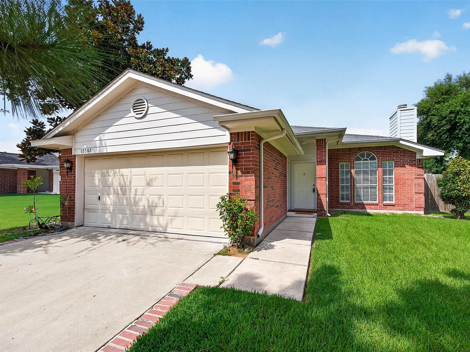 3 bed, 2.0 bath, 1478 sqft, $1,900 — Photo 2