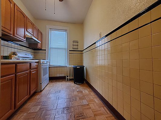 5th image of 4218 Broadway APT 2