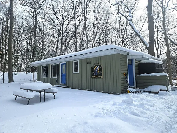 2424 Cardinal Dr, Holland, MI 49424