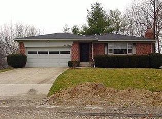 630 Lindenwood Dr, Greenwood, IN 46142