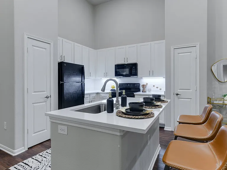900 Gordon Heights Ln — Photo 1