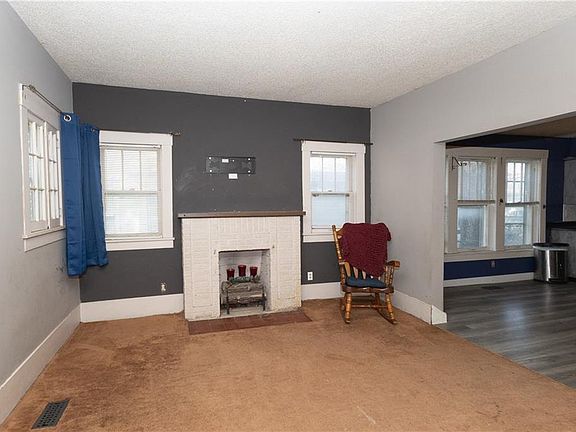 3rd image of 304 E 4th St