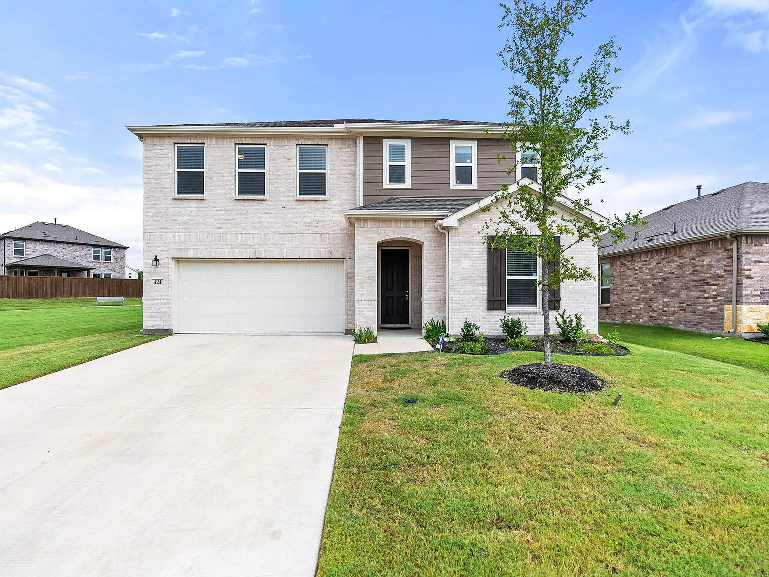 3 bed, 2.5 bath, 2862 sqft, $2,300 — Photo 2