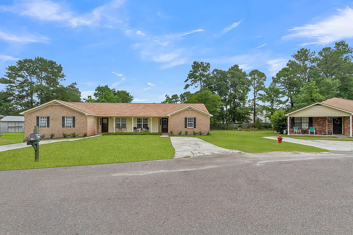 Off street parking for 2 vehicles - 113 Ashwood Ct