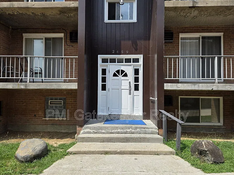 2459 Montana Ave — Photo 3