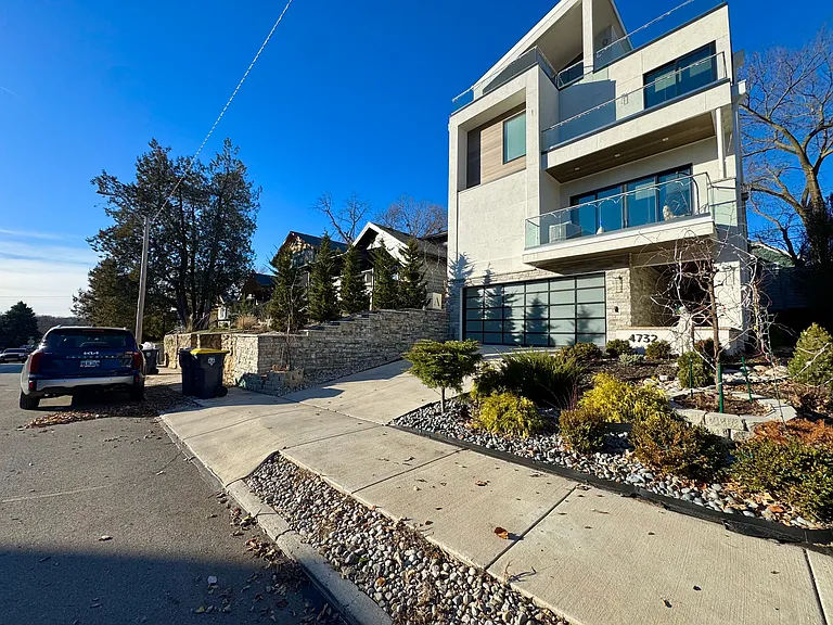 4732 Mercier St — Photo 49