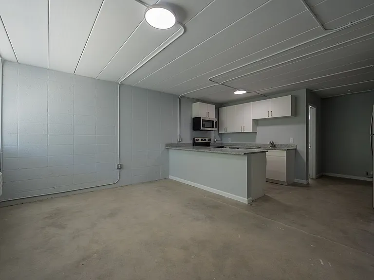 Calhoun Lofts & Thunderbird Flats — Photo 49