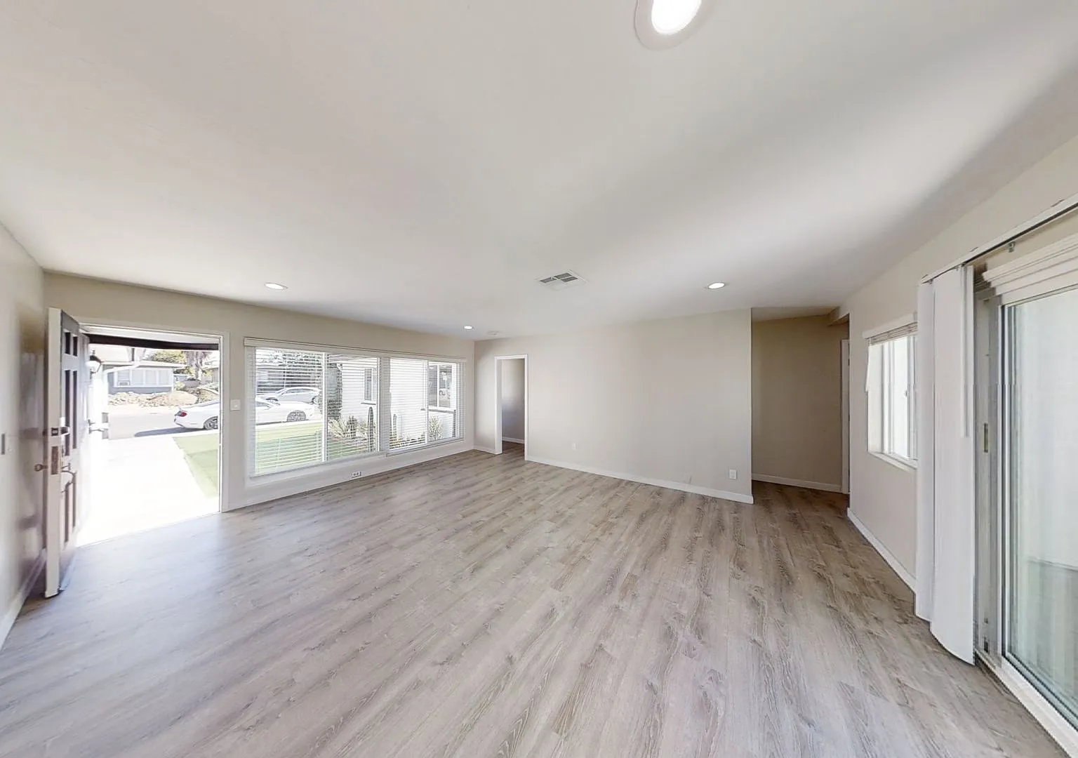 Beautiful 7BD/4BA on Mary — Photo 4