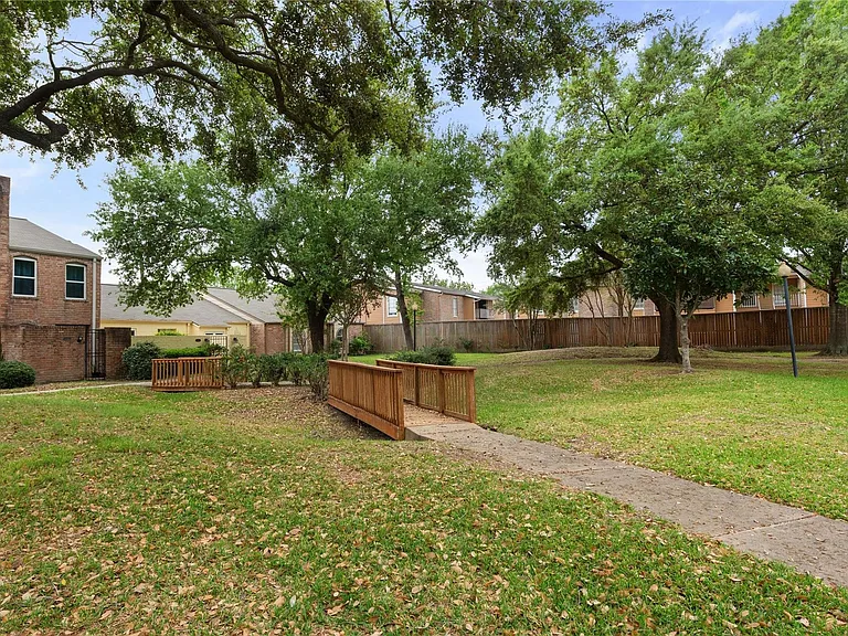 11805 Southlake Dr — Photo 24