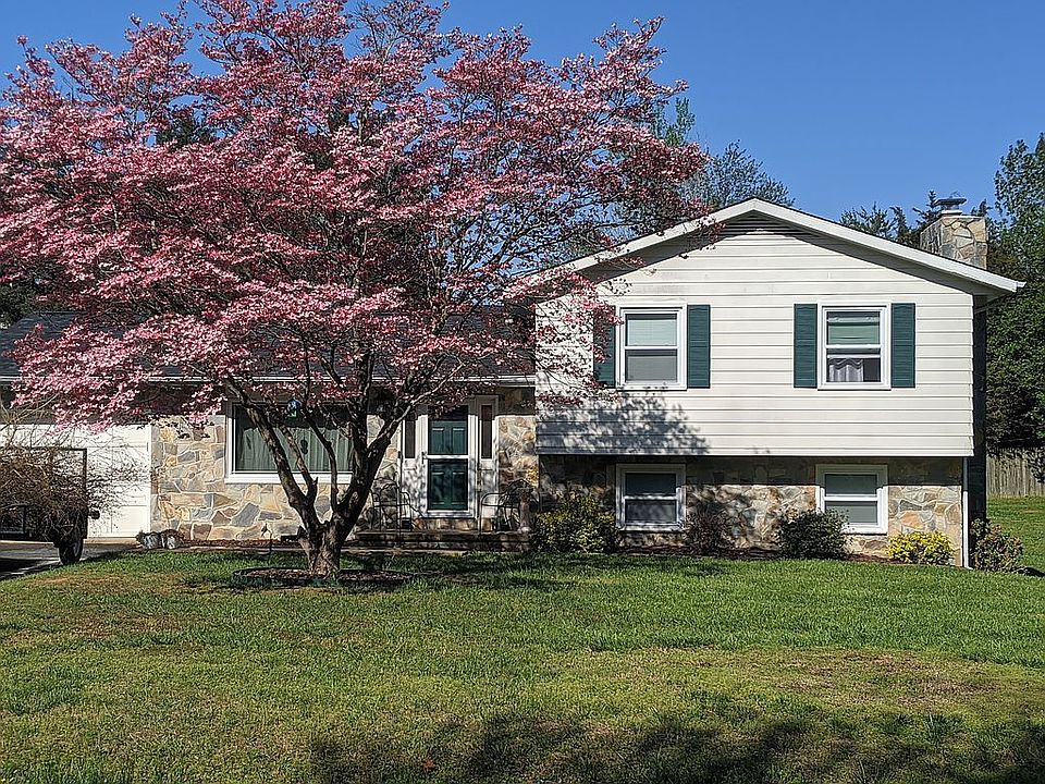 1st image of 925 Eastern View Dr