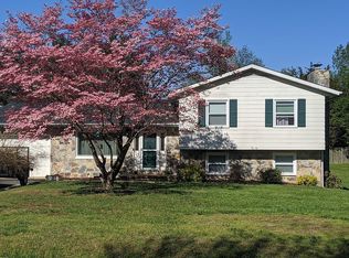 925 Eastern View Dr, Fredericksburg, VA 22405