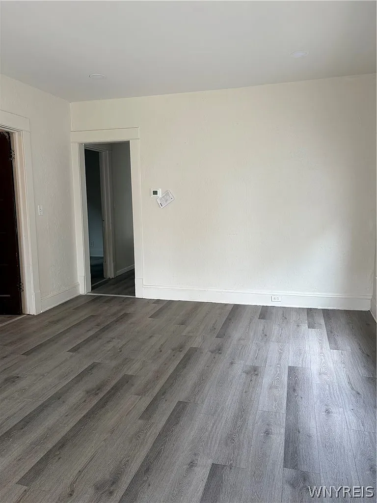 3 bed, 1.0 bath, 1164 sqft, $1,500 — Photo 2
