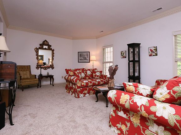 5th image of 400 B Fisher Park Cir