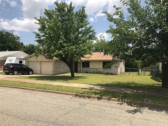 2nd image of 813 Patricia Dr