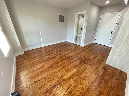 Rented by Tapiro Realty | media 19