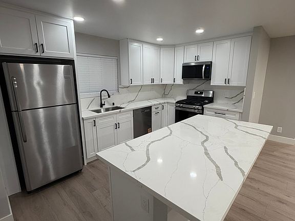 2nd image of 3209 Berkshire Way