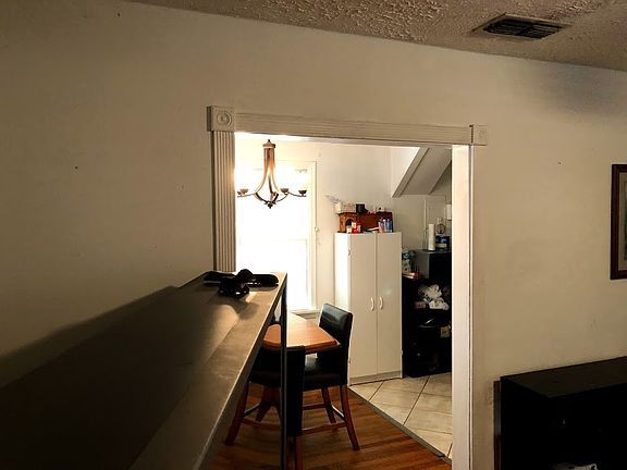 4th image of 5143 Kingsbury St
