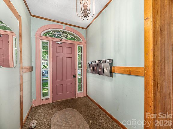 4th image of 130 Edwin Pl