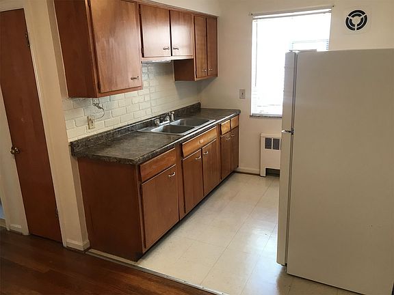 3rd image of 350 Broadway St APT 3