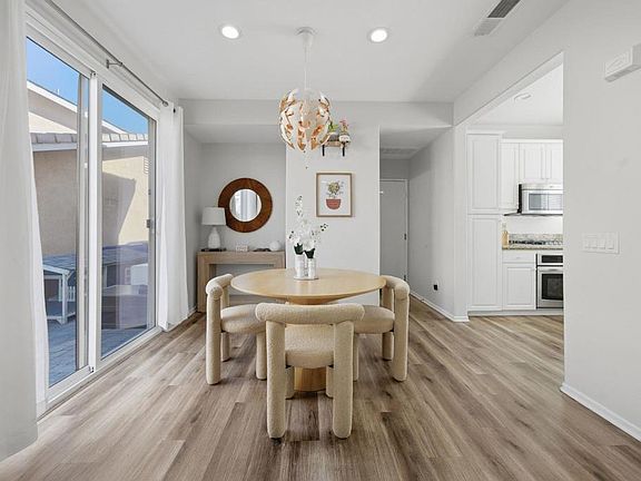 5th image of 2855 Bear Valley Rd