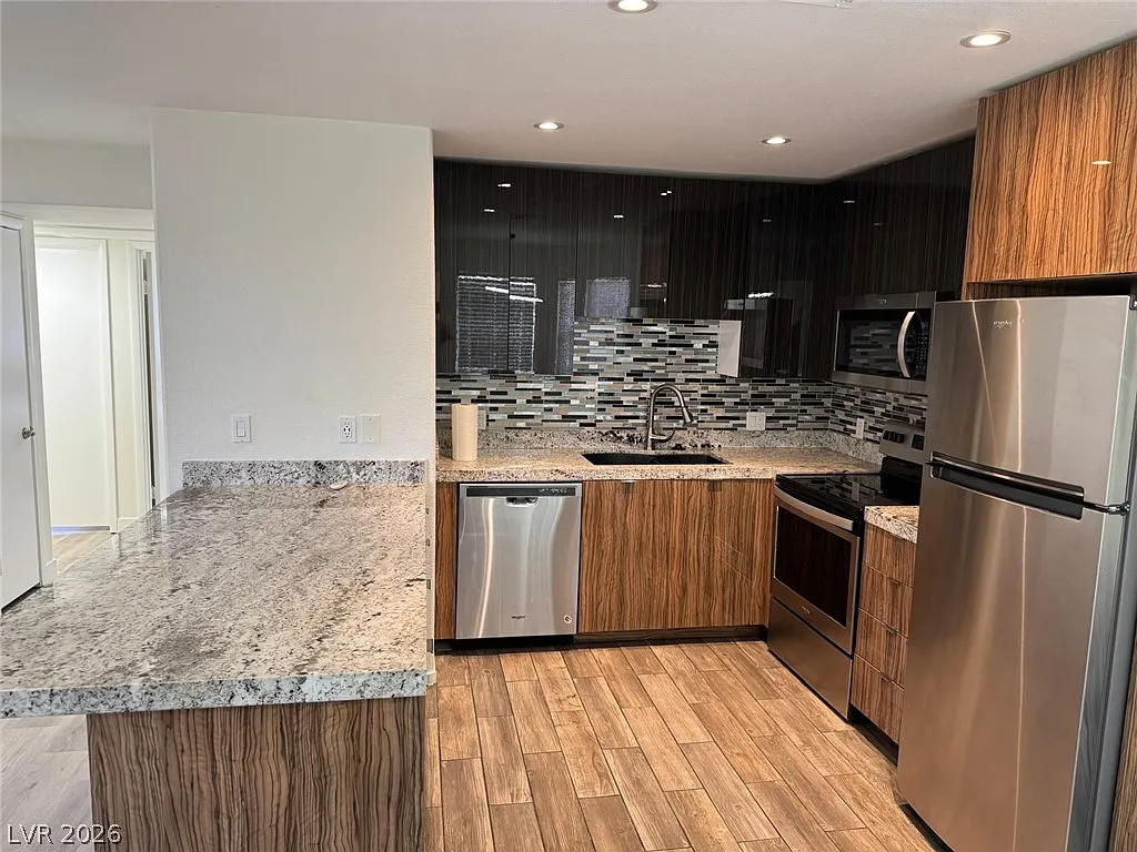 2 bed, 2.0 bath, 959 sqft, $2,000 — Photo 1