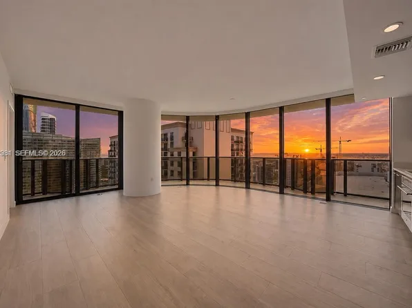 55 SW 9th St APT 3106, Miami, FL 33130