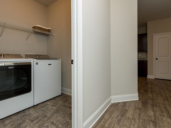 5th image of 1052 Thrasher Dr