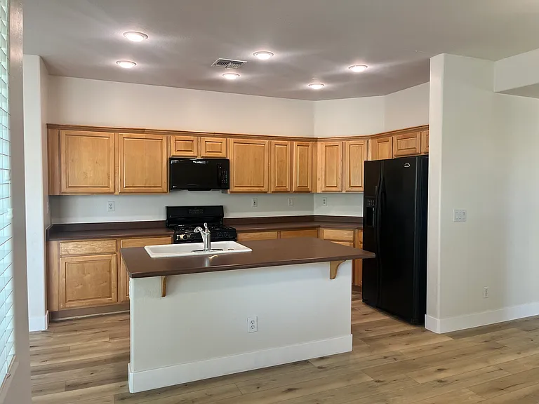 2413 W Lewis And Clark Trl — Photo 8