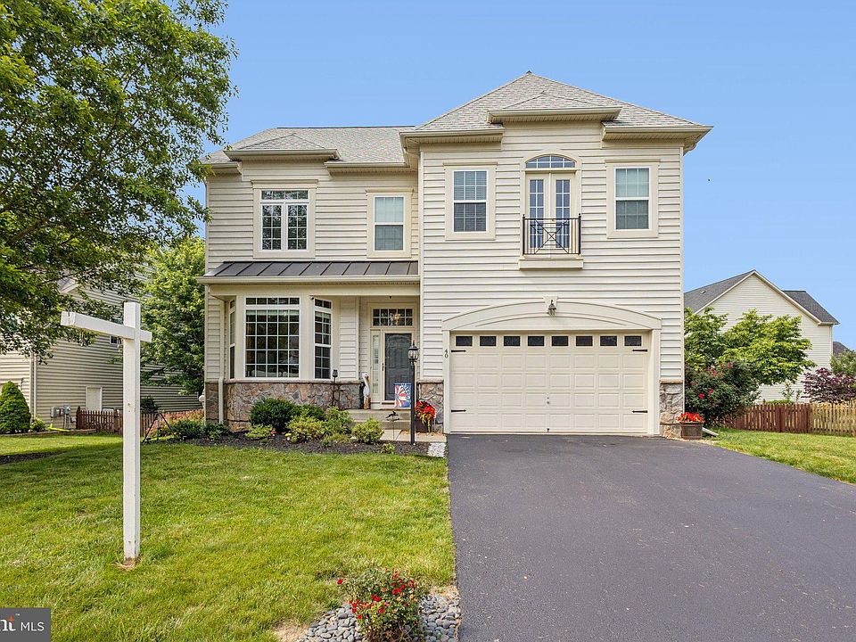 1st image of 40 Manorwood Dr