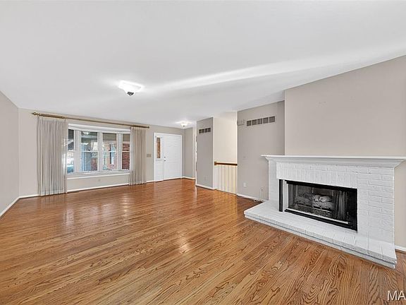 5th image of 7344 Whitehall Colonial Ln
