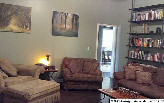 4th image of 9758 Leslie Ln