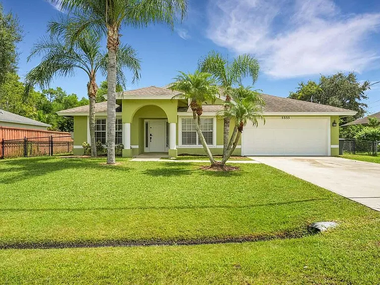 5335 NW Conley Dr — Photo 1