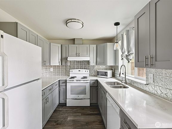 3rd image of 9819 148th Street Ct E