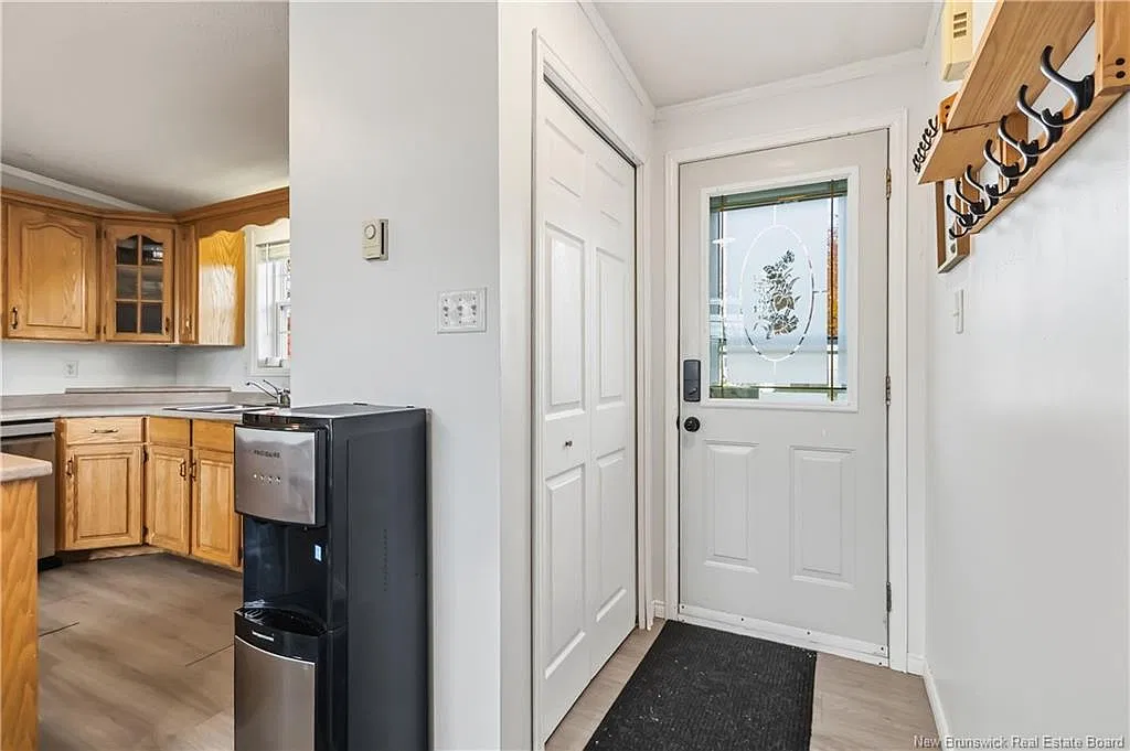 3 bed, 2.0 bath, 1152 sqft, $189,900 — Photo 2