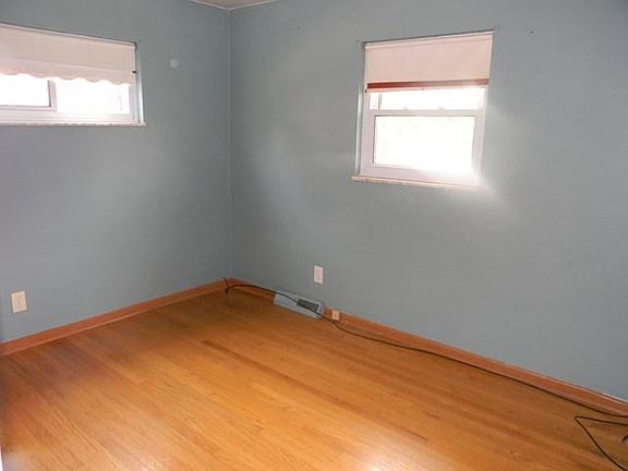 3rd image of 26200 Forestview Ave