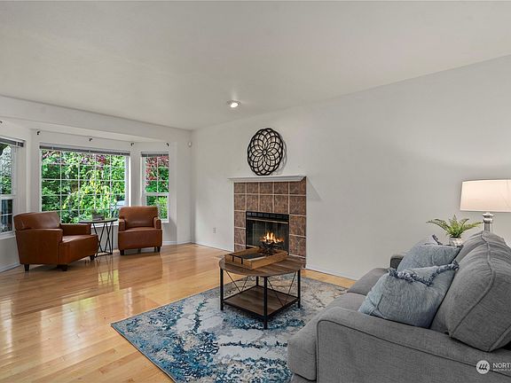 4th image of 25606 Lake Wilderness Place SE