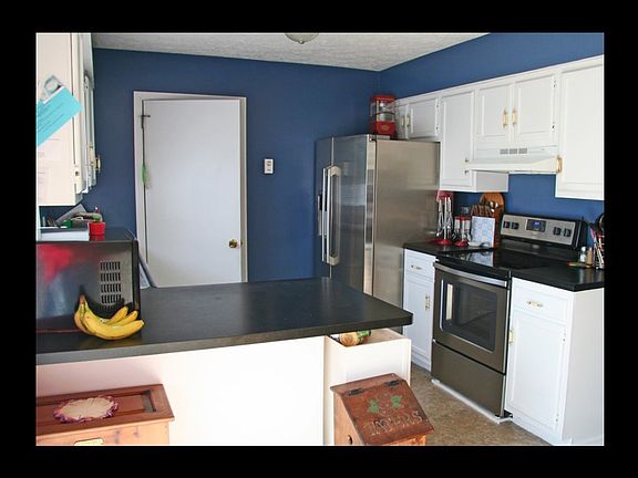 5th image of 890 N Chandler Dr