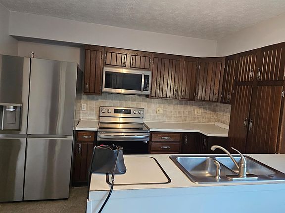 2nd image of 3710 Oakview Dr