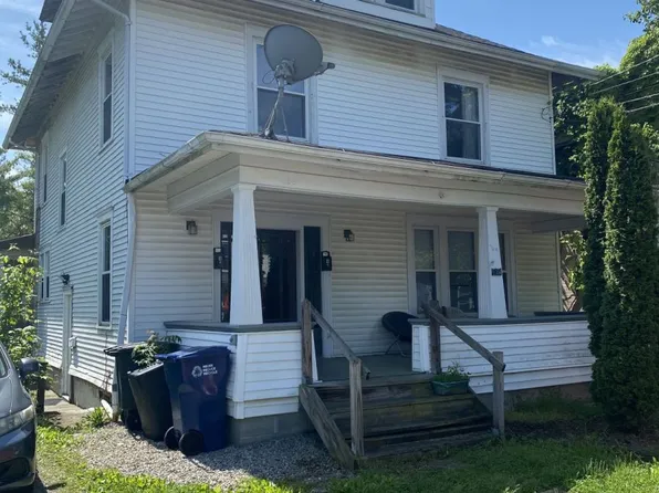 186 N Lancaster St, Athens, OH 45701