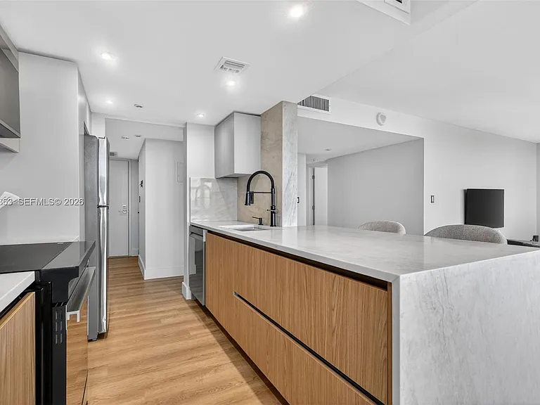 2555 Collins Ave #1812 — Photo 6