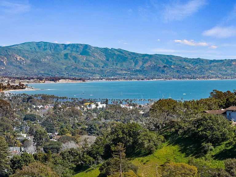 1415 La Cima Rd #B — Photo 22